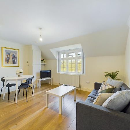 Duplex Redhill Town Centre Apt By Livingo Stays Экстерьер фото