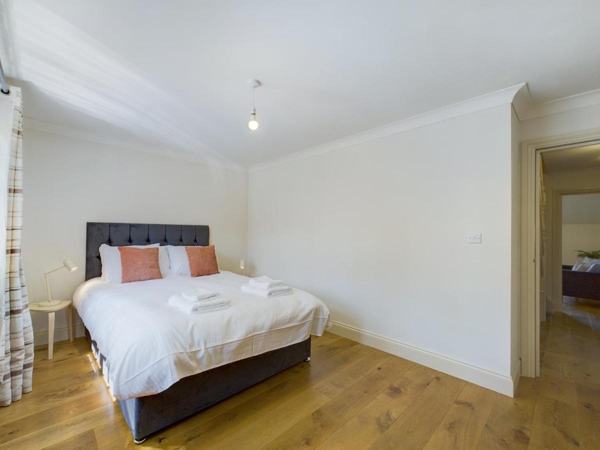 Duplex Redhill Town Centre Apt By Livingo Stays Экстерьер фото
