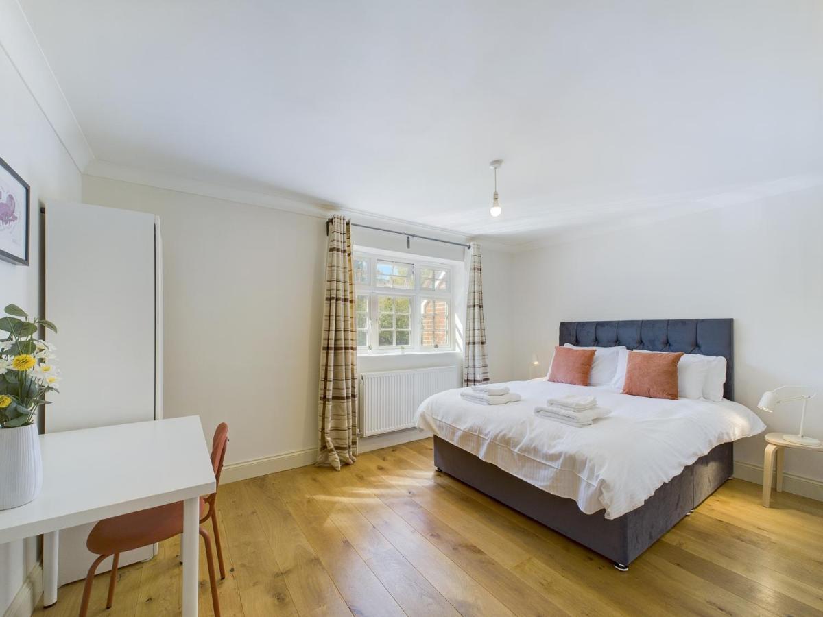 Duplex Redhill Town Centre Apt By Livingo Stays Экстерьер фото
