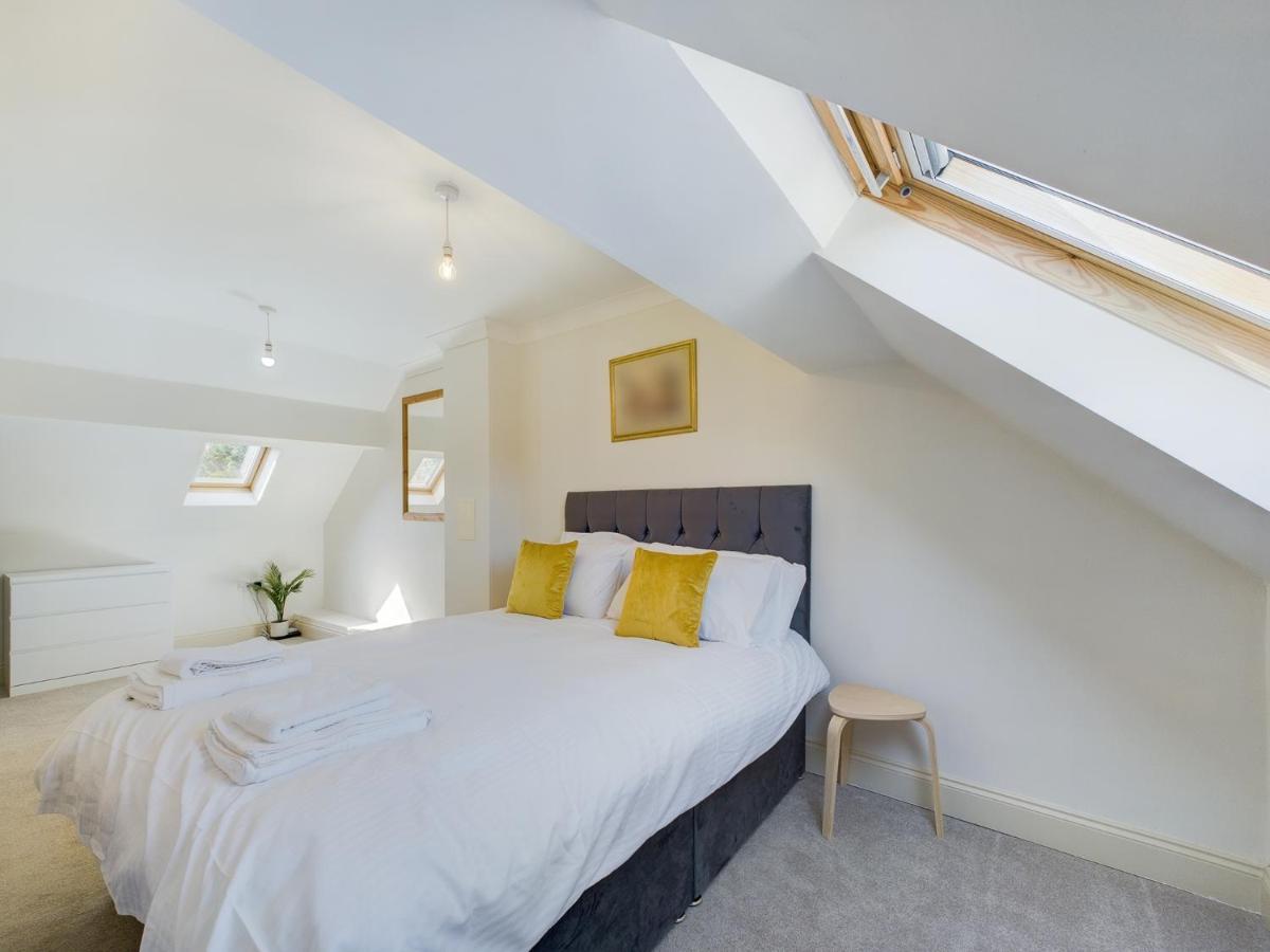 Duplex Redhill Town Centre Apt By Livingo Stays Экстерьер фото