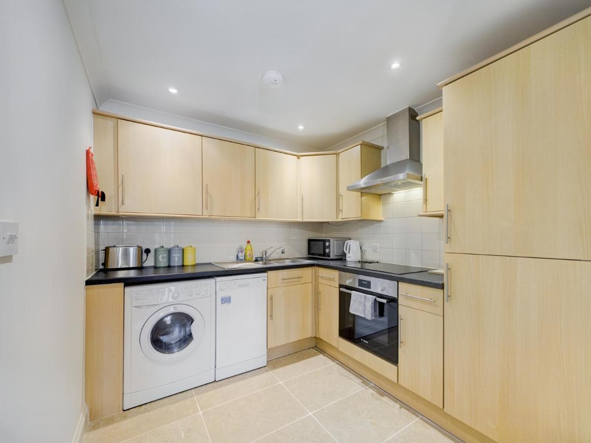 Duplex Redhill Town Centre Apt By Livingo Stays Экстерьер фото